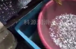 不锈铁冲压用什么油不粘模？